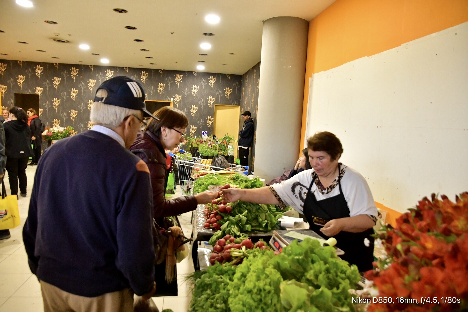 Éxito total en segunda venta de temporada en Mall Espacio Urbano Pionero:   agricultores de INDAP valoran que espacios destacados en la ciudad les “abran las puertas”