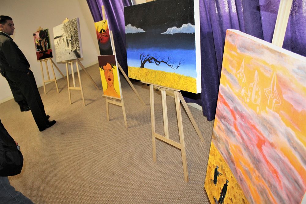 Internos del centro penitenciario de Punta Arenas expusieron obras artísticas realizadas con el apoyo de Gendarmería y la Fundación Esperanza