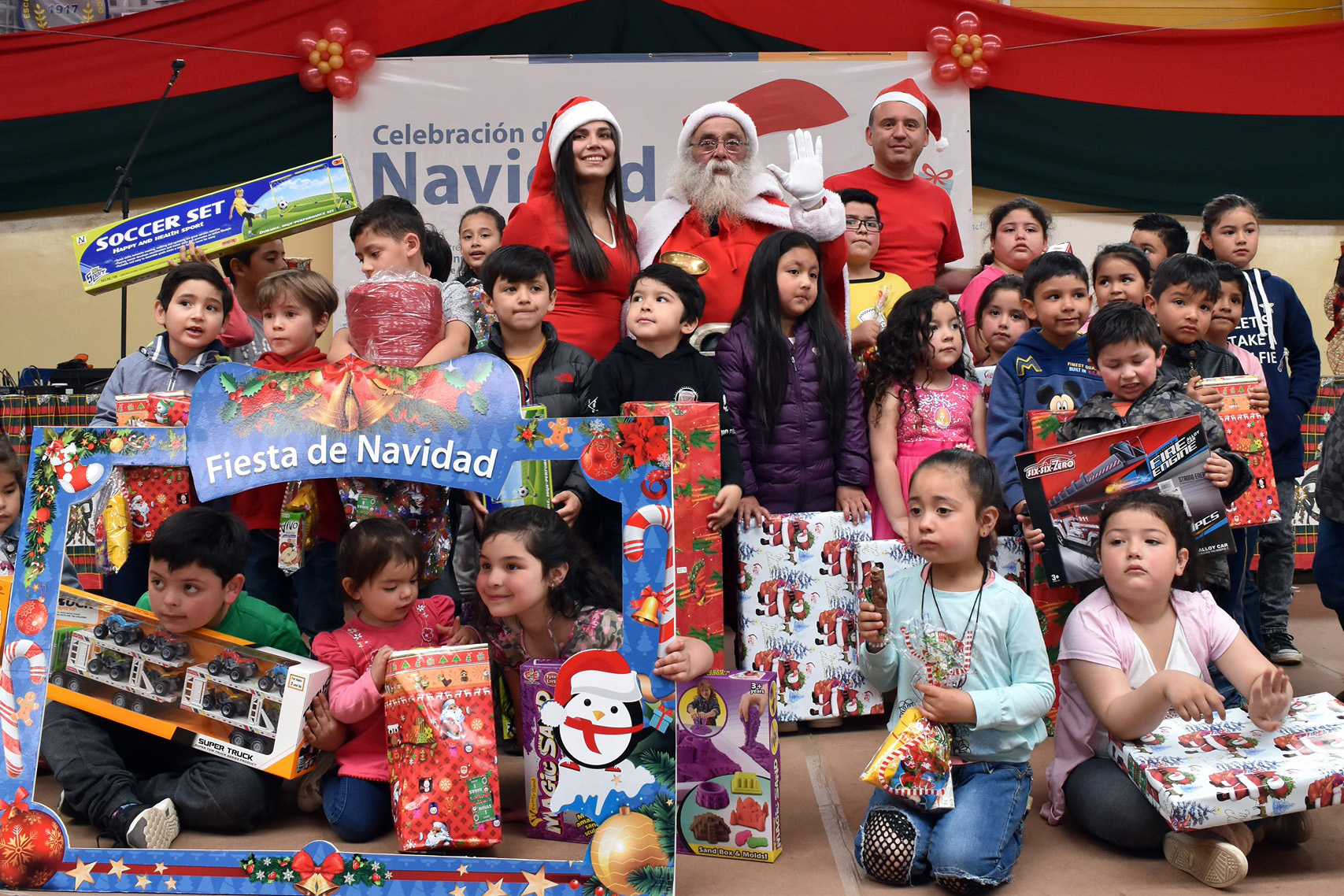 Más de 3 mil niñas y niños de Punta Arenas tendrán sus regalos en navidad municipal: la actividad se realizará este sábado 7 de diciembre, en el Liceo Sara Braun