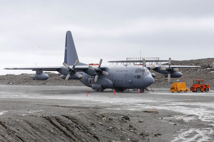 FACH continúa con busqueda de avión C130 en paso Drake pese a adversas condiciones climáticas