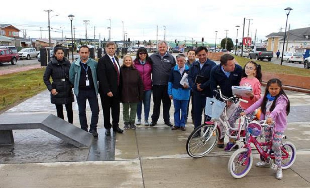 Minvu entregó renovado espacio público en bandejones de Avenida Independencia- Salvador Allende