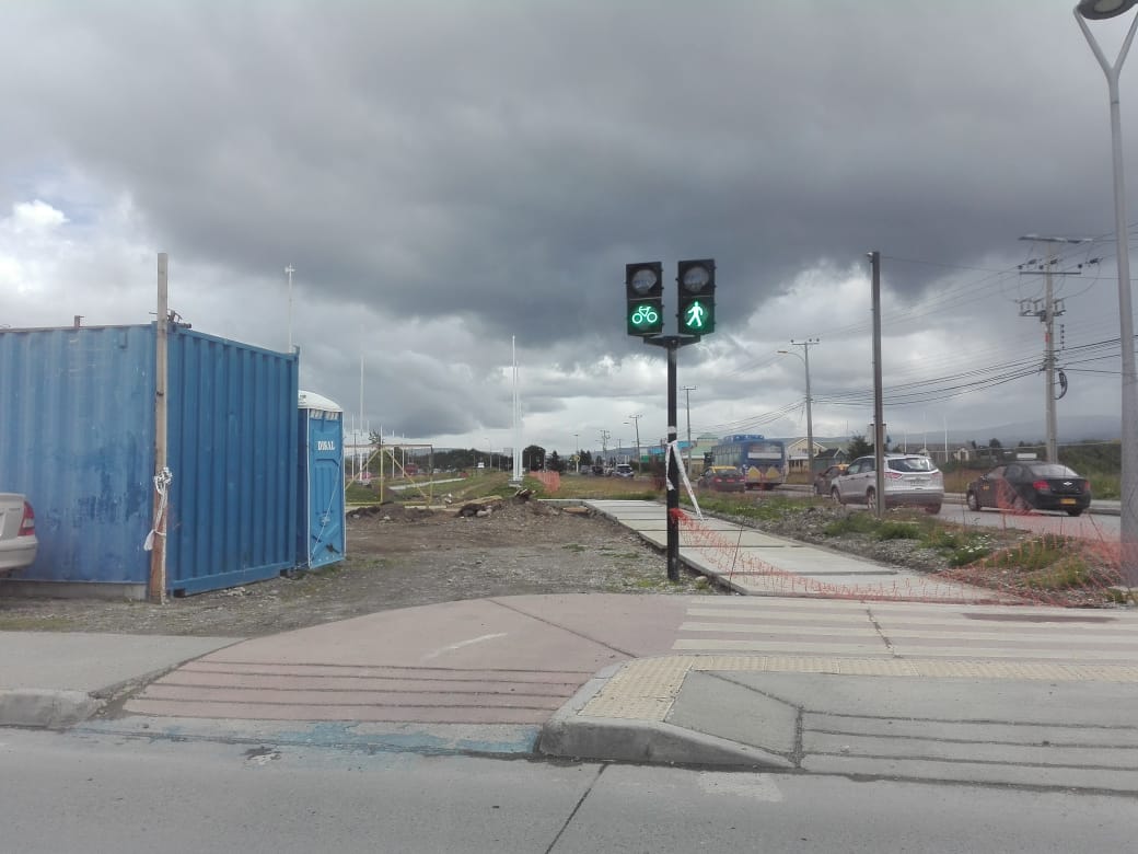 Concejales fiscalizan trabajos en Plaza de las Banderas en avenida Bulnes