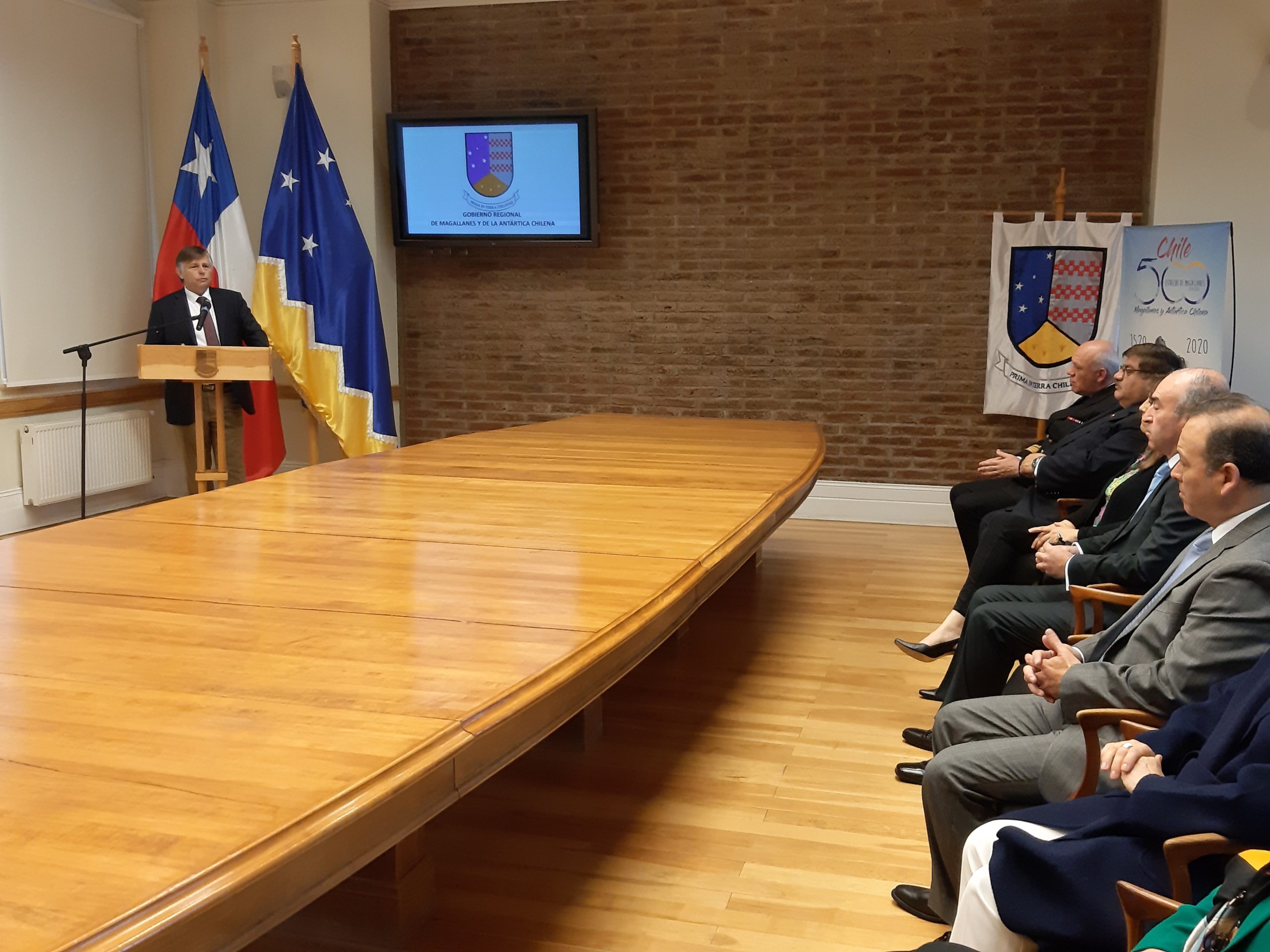 Intendente entregó la medalla del Gobierno Regional de Magallanes a los generales Jorge Peña y Roberto Machuca