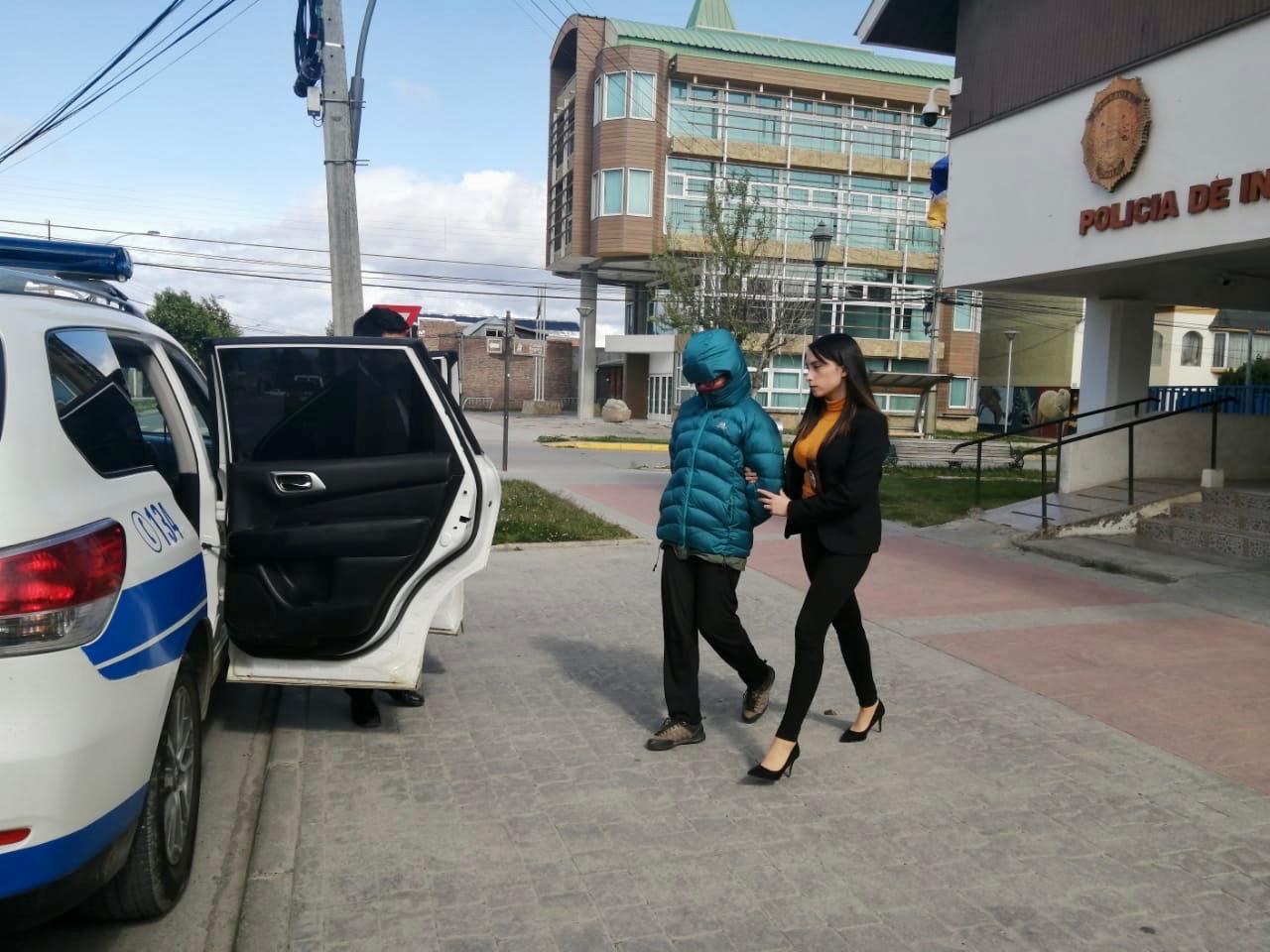 Turista italiana detenida por efectuar rayados en el parque nacional Torres del Paine permanecerá con arraigo nacional