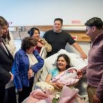 Intendente Regional José Fernández visitó a la primera bebé de 2020 nacida en Magallanes