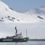 Por la protección de los Océanos: activista chileno de Greenpeace navega junto a galardonados de Hollywood