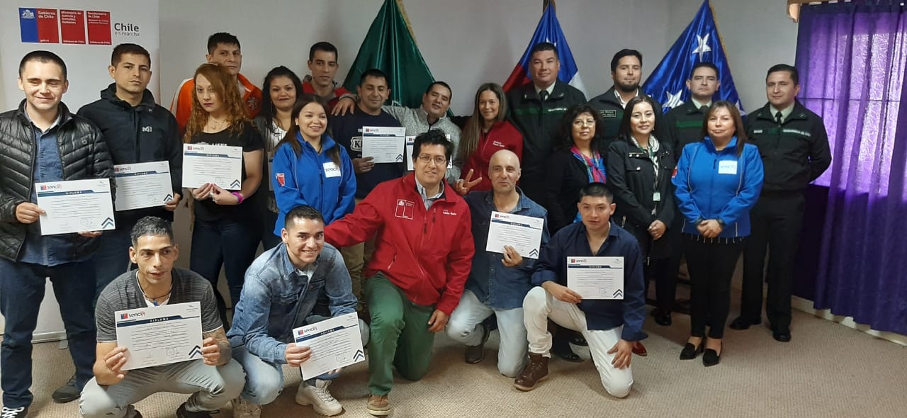 14 internos del Centro Penitenciario de Punta Arenas reciben su certificado como instaladores de calderas