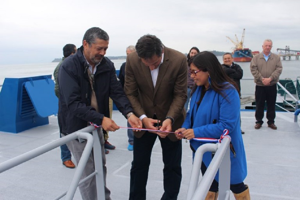 Inauguran nuevo pontón de salmonicultura: operará en la entrada occidental del estrecho de Magallanes