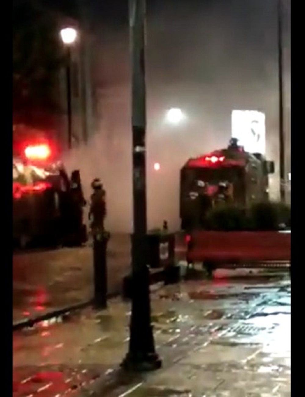 Efectivos de FFEE y manifestantes lesionados tras enfrentarse anoche en el centro de Punta Arenas: cinco detenidos y dos Carabineros heridos