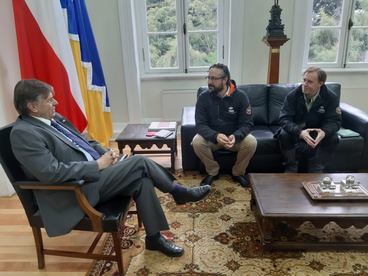 Superintendente del Medio Ambiente se reunió con Intendente Regional hoy en Punta Arenas: visitará un centro de engorda de salmones y operadores turísticos en Ultima Esperanza