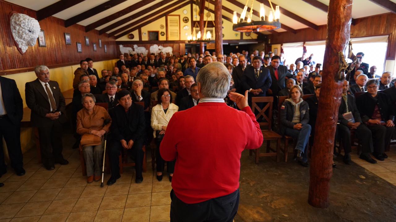 Cerca de 270 veteranos de conflicto de 1978 con Argentina fueron condecorados en Magallanes