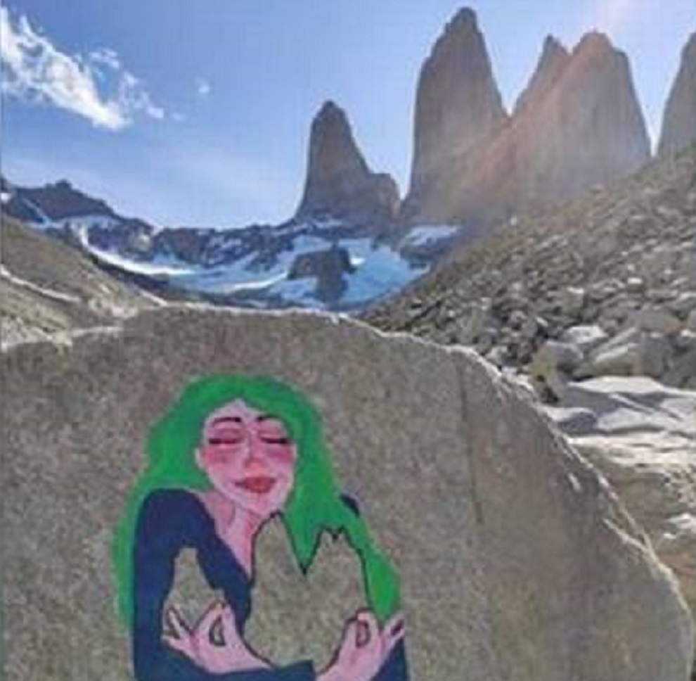 Fiscalía se opone a medidas alternativas en causa contra turista italiana que realizó graffiti ilegal en Parque Nacional Torres del Paine