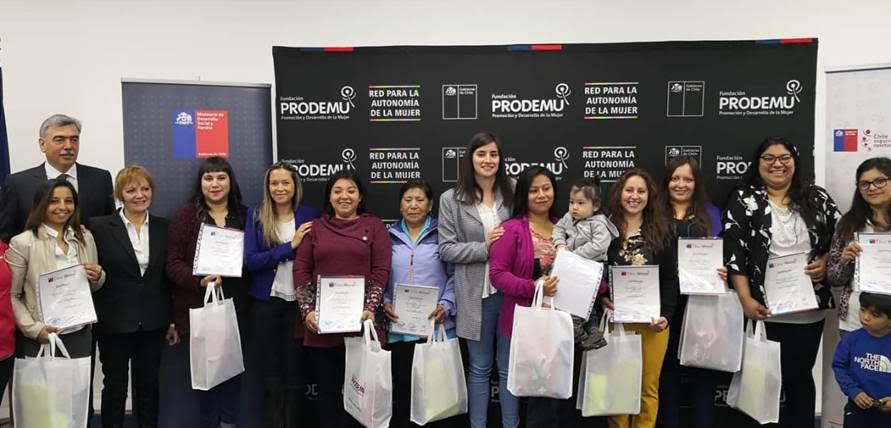 14 trabajadoras magallánicas se certifican en oficio de Chofer clase B, gracias a Desarrollo Social y PRODEMU