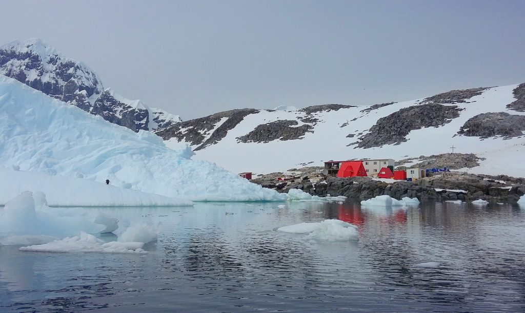 Aniversario de la base Yelcho, la perla de la ciencia marina antártica