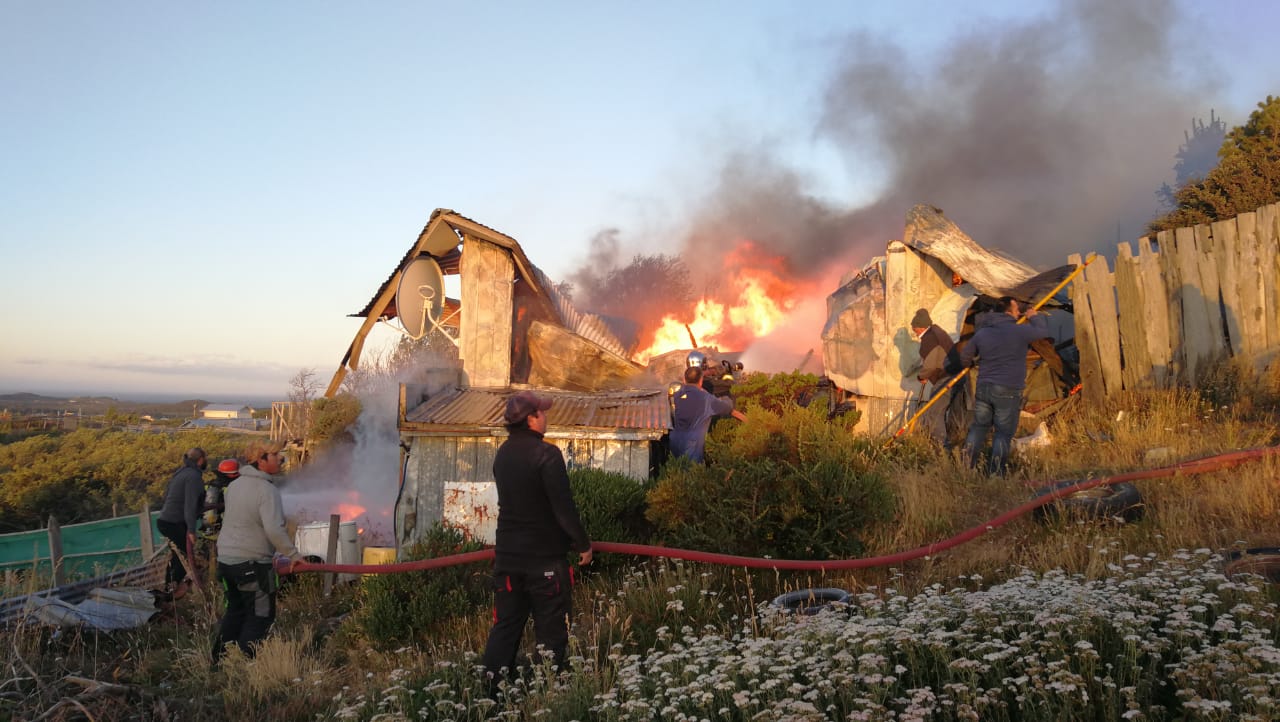 Tres viviendas destruidas por incendio en el sector de Ojo Bueno