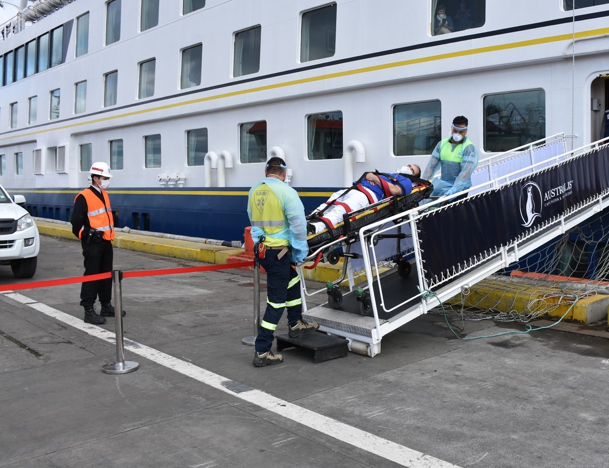 Simulacro de paciente bajo sospecha COVID-19 se efectuó en Muelle Prat de Punta Arenas