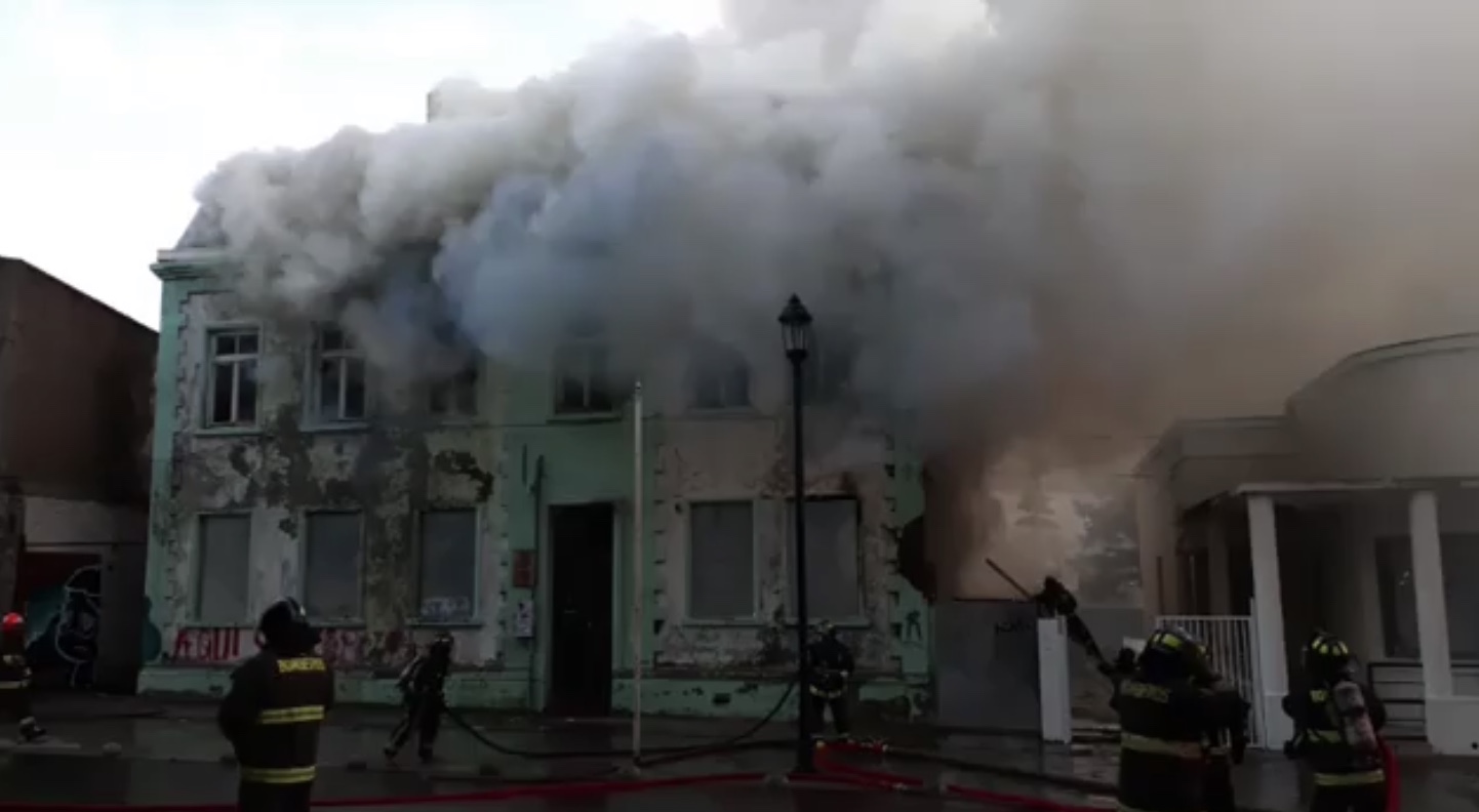 Incendio destruyó «Palacio de la Sonrisa» durante esta mañana