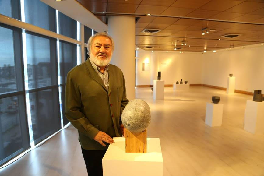 Se inauguró en casino Dreams la exposición “Frutos y Semillas”  del destacado escultor nacional, José Vicente Gajardo