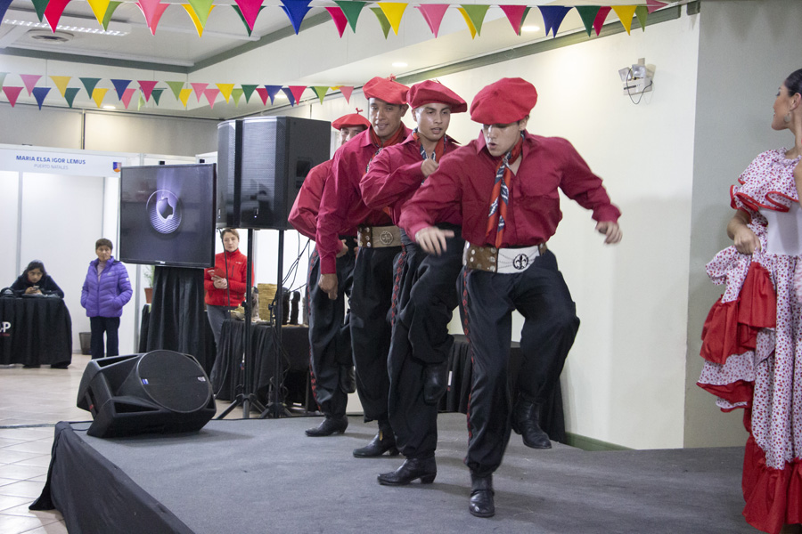 “Pancho el Mimo” y el ballet ChileFollk llenaron de alegría y música la ExpoMundoRural Magallanes 2020