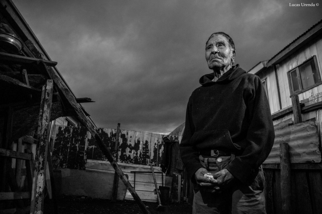 Muere Carlos Renchi en Puerto Natales, kawésqar con más de 100 años de edad
