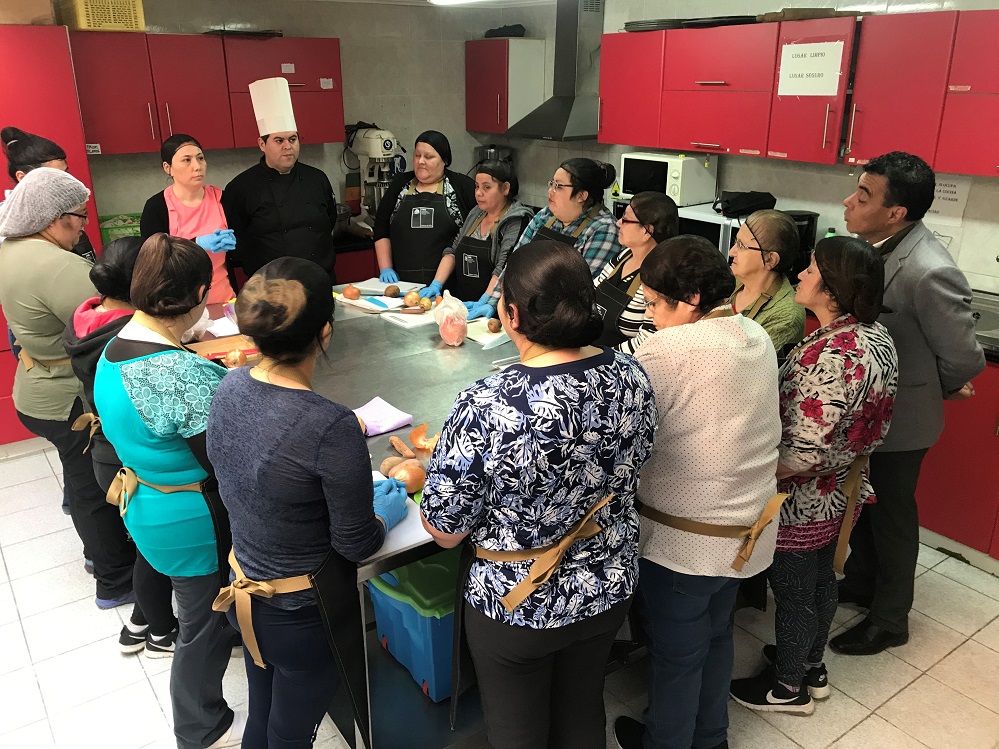 Emprendedoras magallánicas dedicadas a la elaboración de alimentos se certificaron en talleres del FOSIS