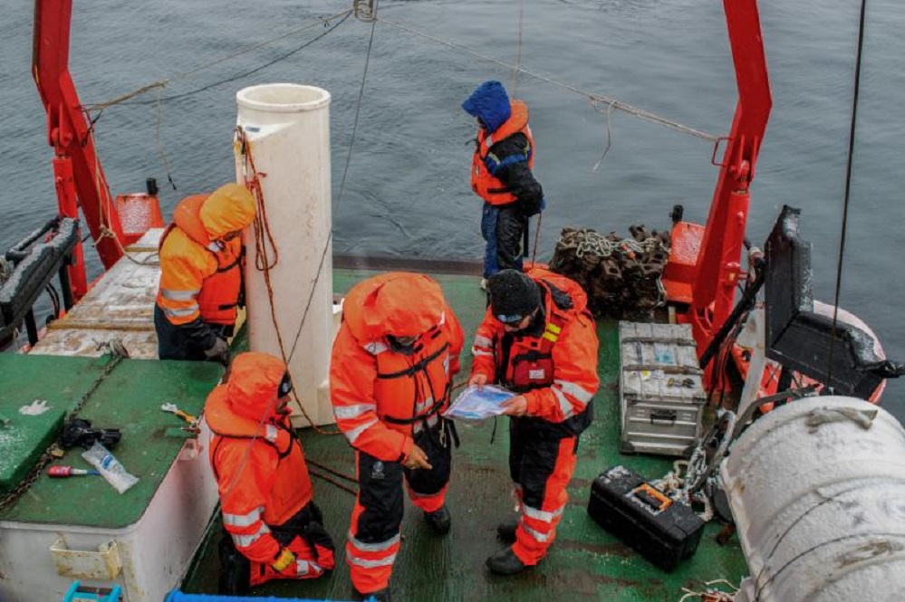 Rescatan instrumento oceanográfico que estuvo sumergido un año en aguas de la Antártica