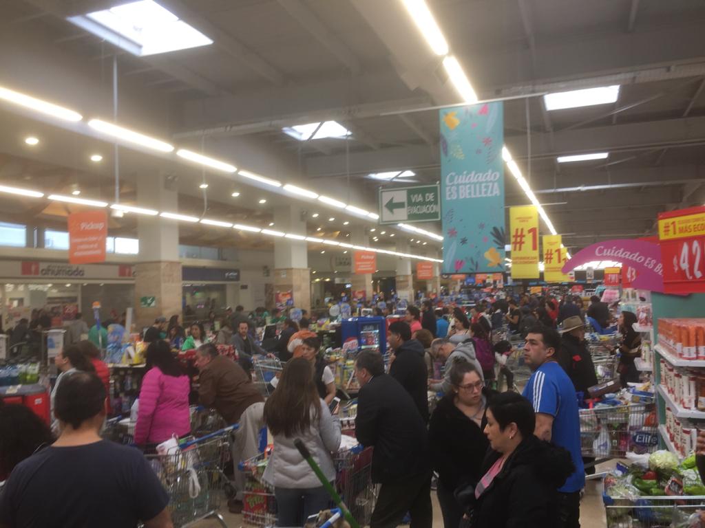 Masiva concurrencia en supermercados se registra este domingo 15 de marzo en Punta Arenas