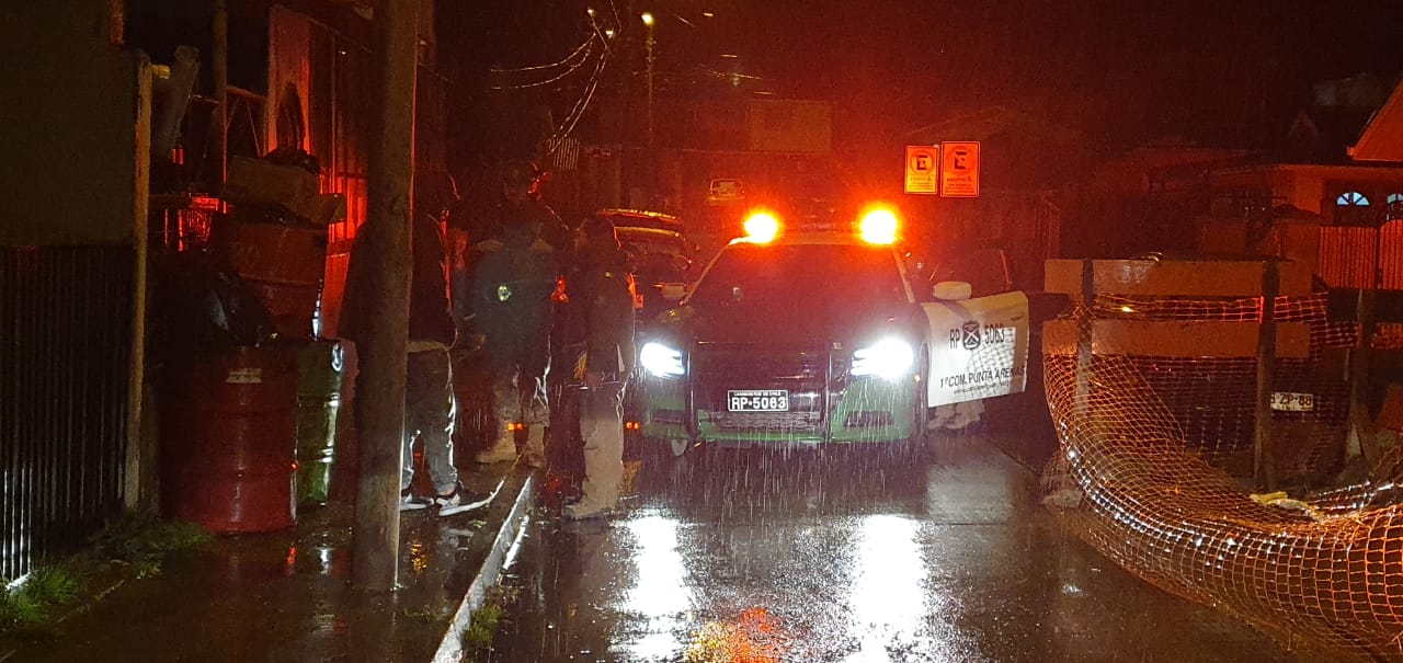 Un conductor intentó huir de la patrulla del Ejército, durante el toque de queda en Punta Arenas