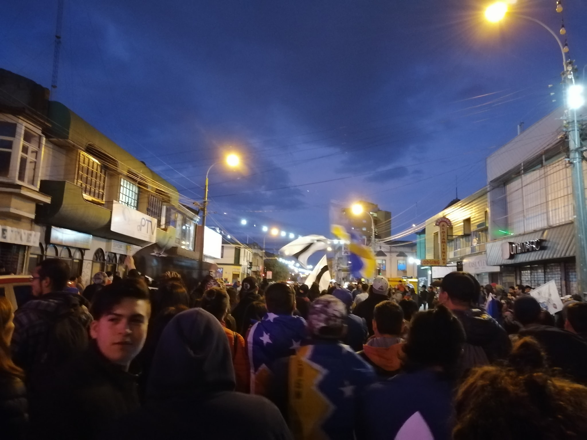 Masiva manifestación ciudadana recibió el mes de marzo en el centro de Punta Arenas