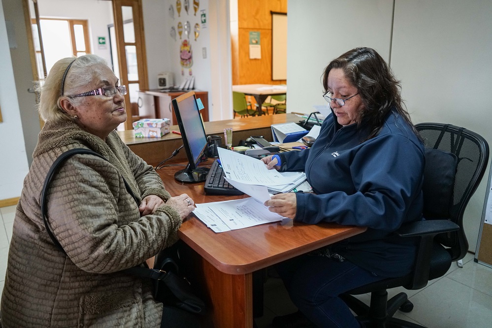 Municipio de Punta Arenas abre mil cupos para que adultos mayores participen en talleres