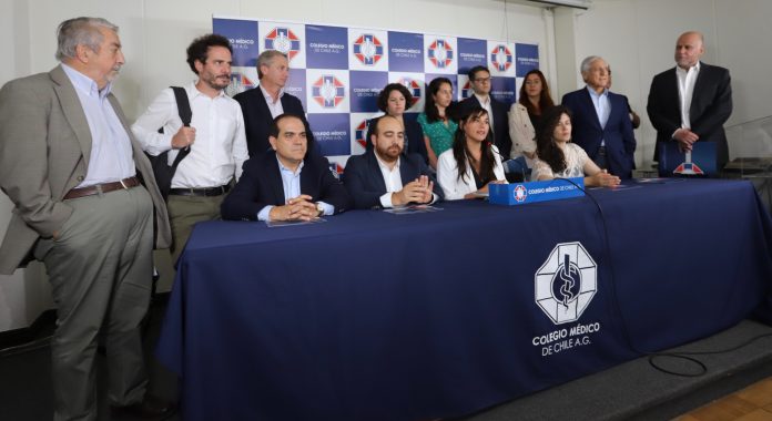 Colegio Médico pide a presidentes de partidos políticos extremar medidas para afrontar COVID-19