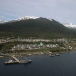 Funcionarios municipales y de la Armada realizan sanitización de mercaderías llegadas a Puerto Williams: Bomberos y Carabineros colaboraron en la medida preventiva