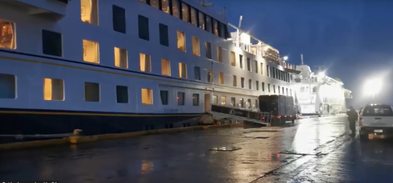 Se realizó desembarco de pasajeros de cruceros Australis en puerto de Punta Arenas: embarcaron en sus respectivos vuelos