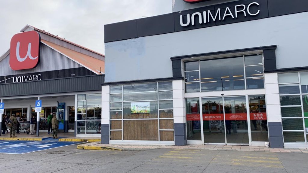 Guardia de seguridad de supermercado UNIMARC de Avenida España de Punta Arenas, dio positivo a Covid-19: lo enviaron a cuarentena, pero aseguró que sus compañeros de trabajo siguieron laborando