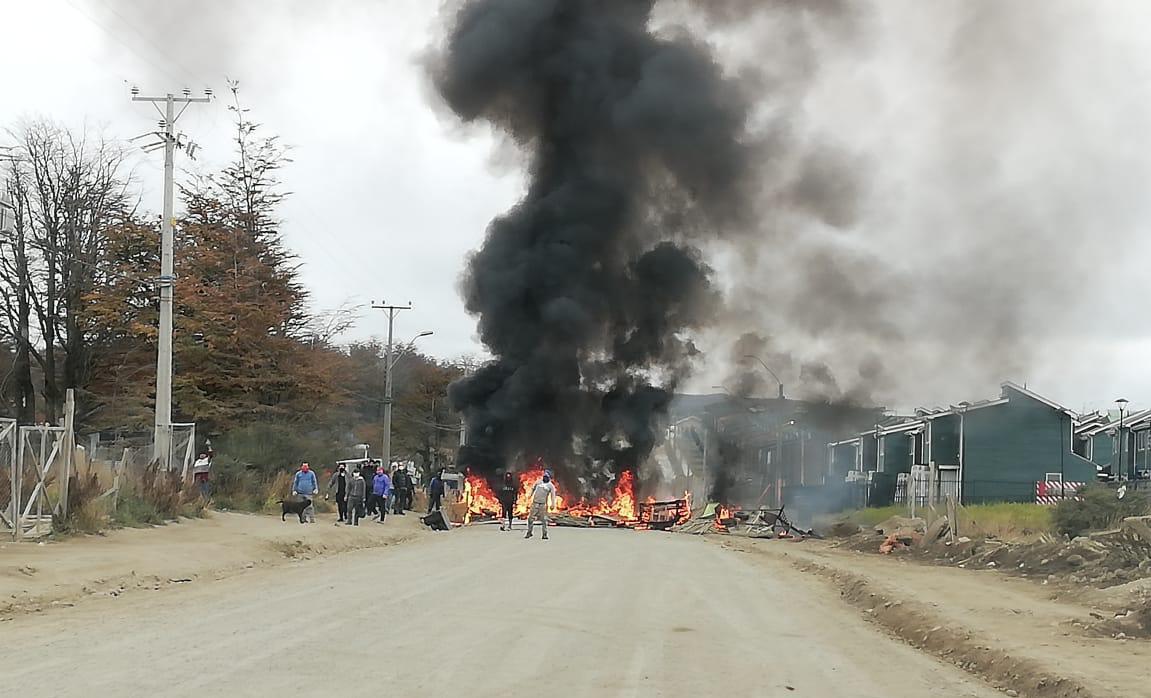 Vecinos del sector de tomas en prolongación Enrique Abello protestan por corte de suministro eléctrico: EDELMAG descubrió conexiones irregulares y hurto de energía