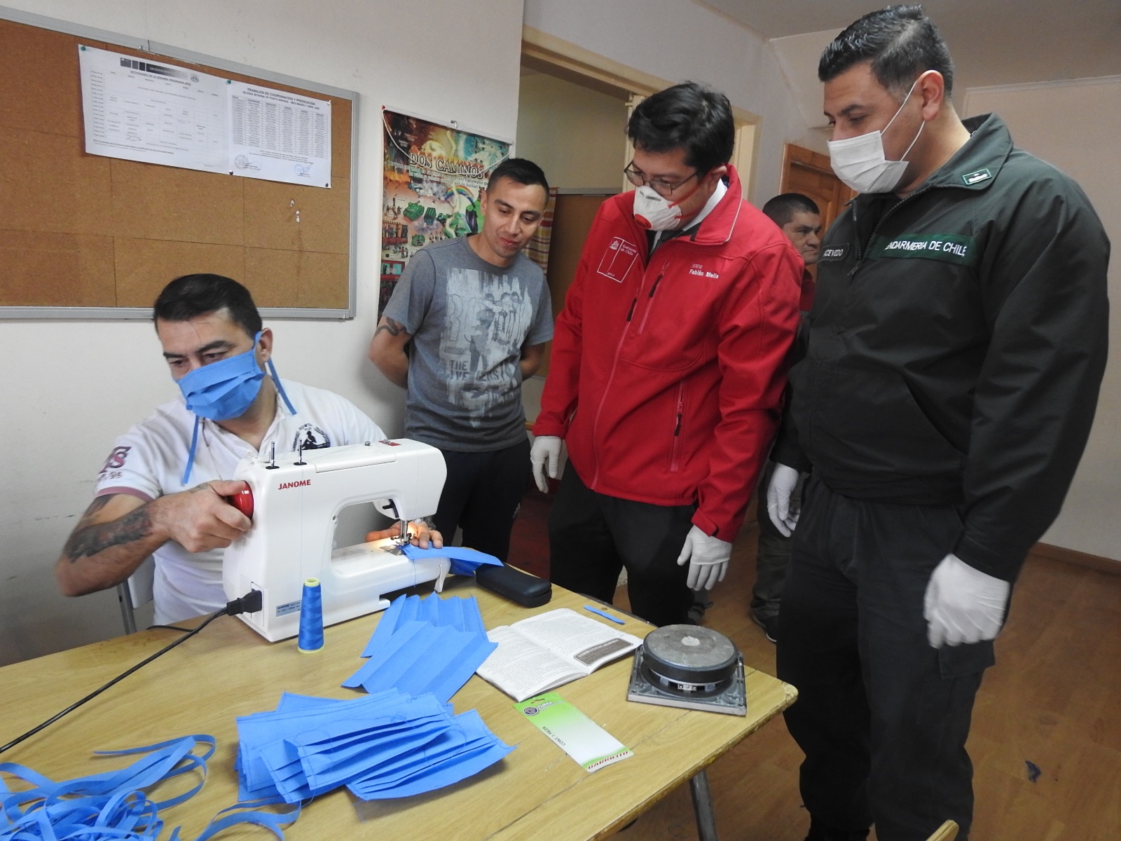 Gendarmería refuerza medidas preventivas frente al COVID19 y reclusos fabrican mascarillas para el Hospital Clínico