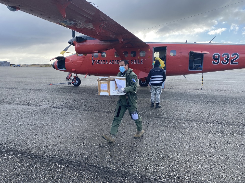 Aeronave FACH trasladó muestras de Covid19 desde Puerto Williams a Punta Arenas