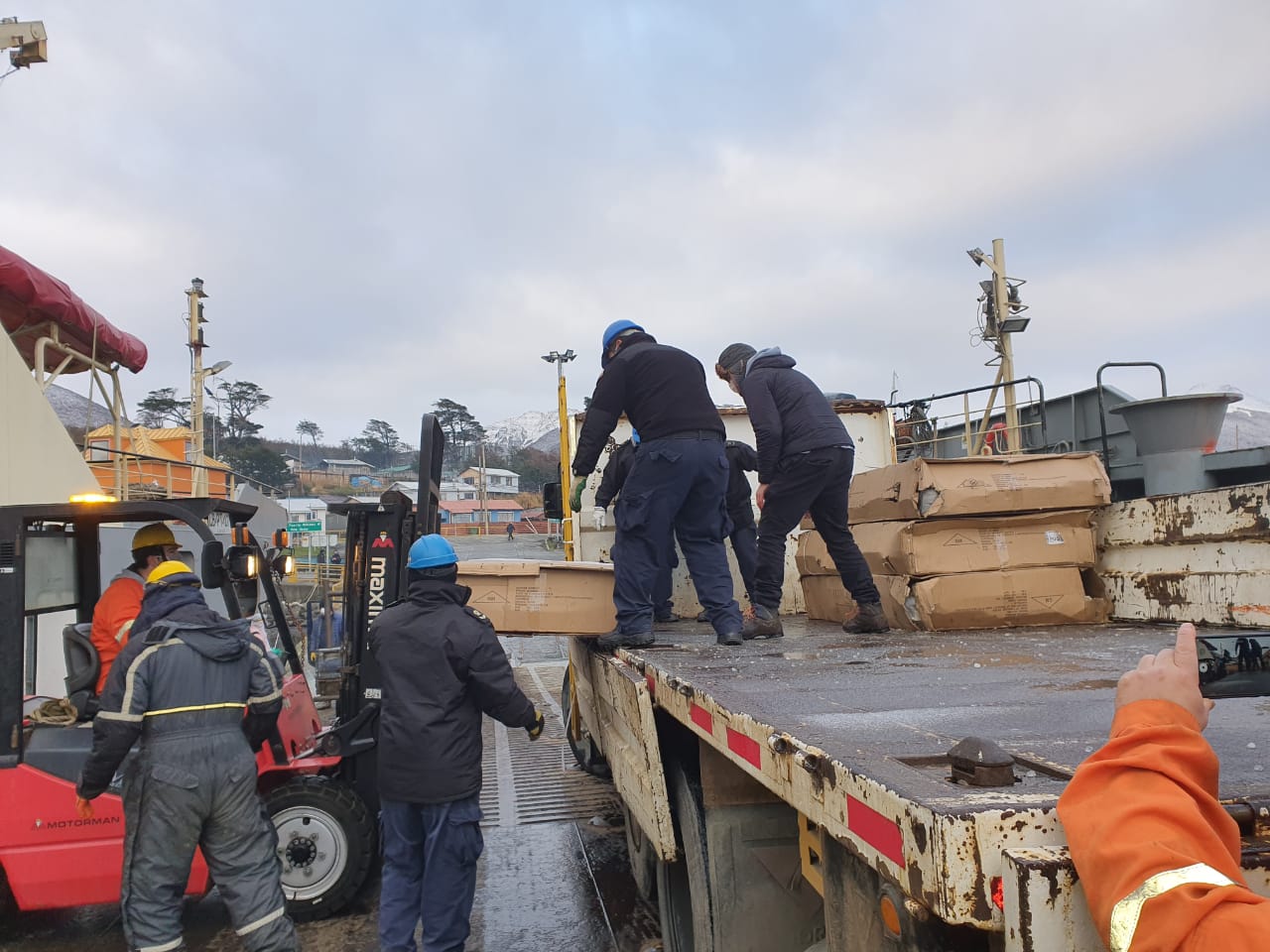 Fueron trasladadas 15 camas clínicas para el Hospital Comunitario y un hotel sanitario en Puerto Williams