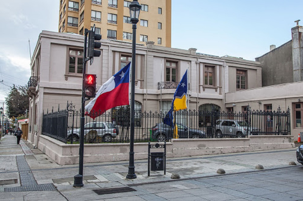 Un médico intensivista llega al Hospital Clínico y se anuncian más profesionales desde Santiago, para apoyar la red de Salud pública de Magallanes