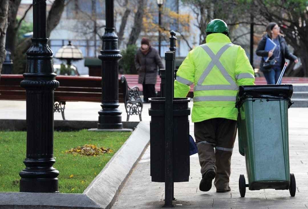Bono de casi un millón de pesos fue entregado a 135 trabajadores de áreas verdes en reconocimiento a la gran labor que realizan
