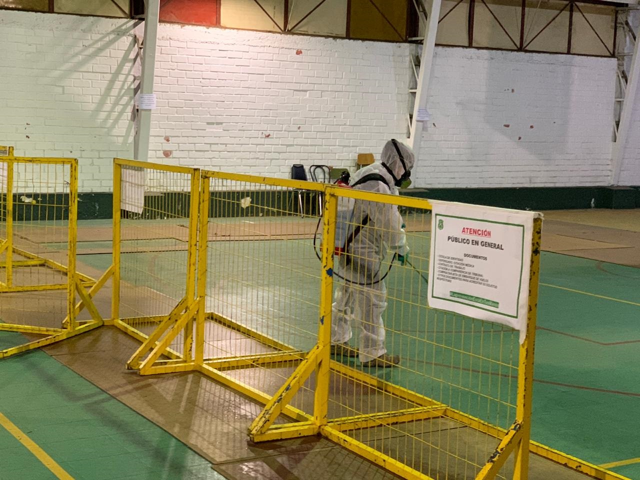 Carabineros aumenta medidas preventivas en atención de público: sanitización regular y entrega de mascarillas son algunas de las medidas