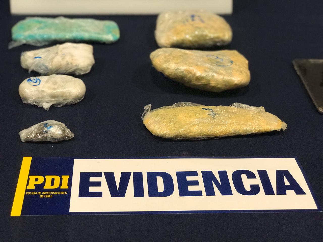 Una mujer fue detenida por los detectives: Aduana y PDI evitan el ingreso de cerca de 3 kilos de droga a Punta Arenas