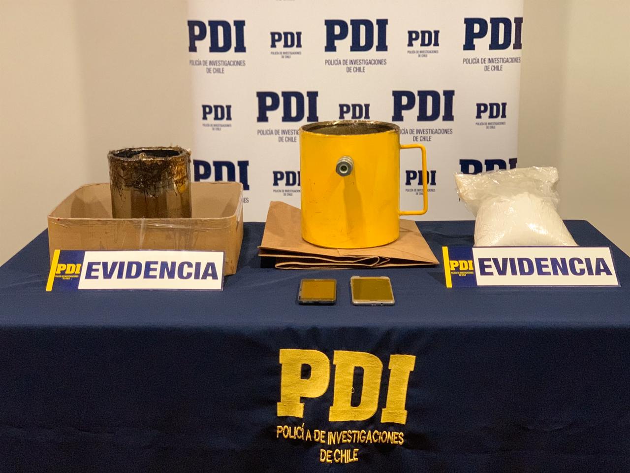 PDI de Punta Arenas incautó más de 4.600 dosis de clorhidrato de cocaína en cilindro hidráulico: individuo fue formalizado y quedó en prisión preventiva por delito de tráfico de drogas