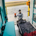 Estudiantes TENS del Instituto Santo Tomás colaboran en sanitización de anbulancia en Posta Villa Tehuelches, Laguna Blanca