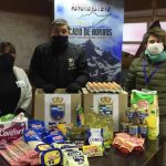 Canastas familiares en Puerto Williams, adquiridas con fondos municipales, refuerzan aporte nutricional a sus destinatarios: Alcalde Fernández coordina entrega