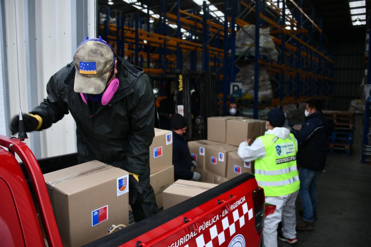 Municipio de Punta Arenas realizó entrega de 400 canastas donadas por el Gobierno Regional