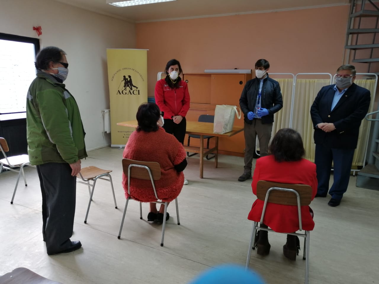 SENADIS entrega mascarillas y escudos faciales a la Agrupación de Amigos de Personas Ciegas (AGACI) en Punta Arenas