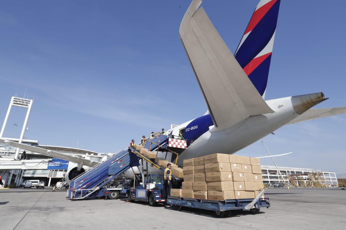 Fundación Luksic entrega 17 mil guantes a Magallanes para proteger al personal médico del COVID-19