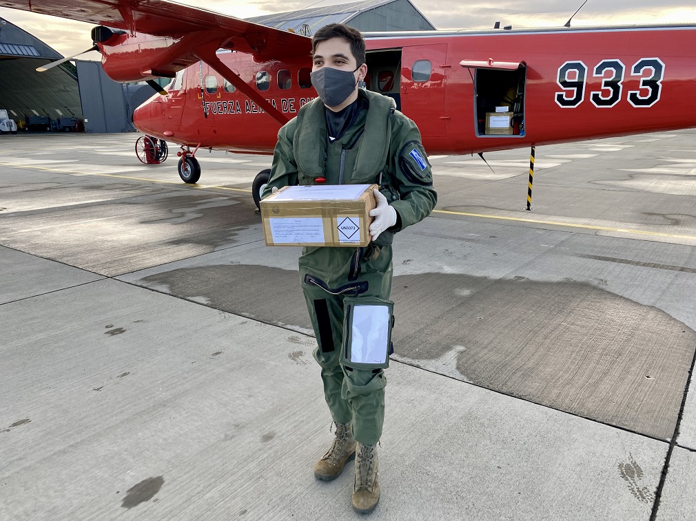 Unidad de la FACH trasladó muestras sospechosas de Covid19 desde Puerto Williams a Punta Arenas