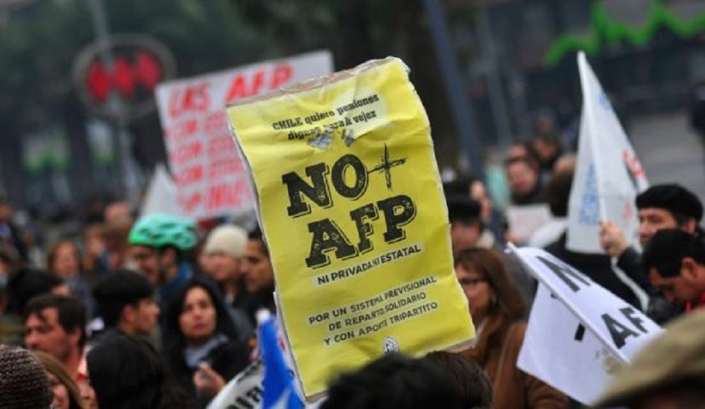 Reforma constitucional para derogar las AFP: la propuesta de los senadores de oposición que se debate en el Senado